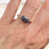 Ring dunkler Opal, Silber, Größe 51