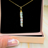 Opalstücke auf Platte, mit/ohne Kette, Gold