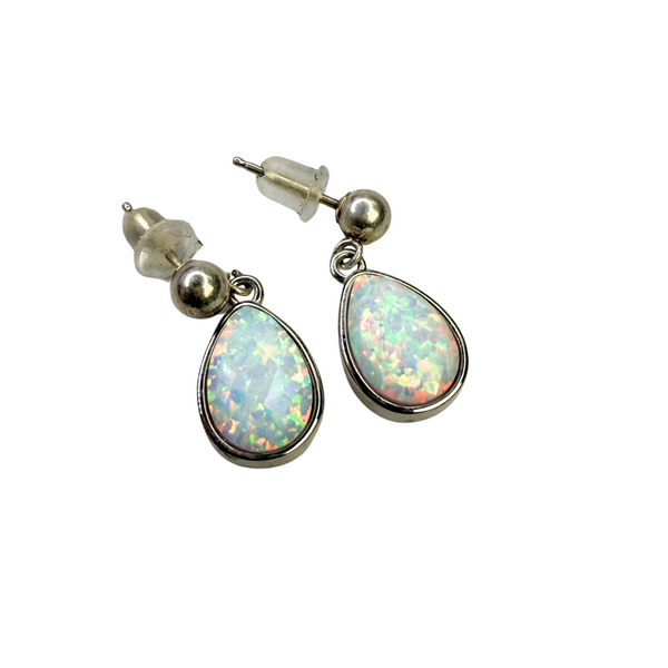 Stecker Ohrringe mit weißen Kristall Opal Tropfen, echt Silber925