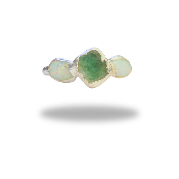 Ring mit Smaragd und 2 Kristallopalen, Silber, Größe 57