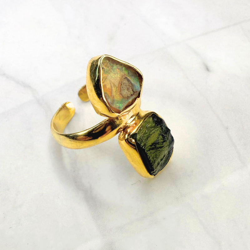 Ring Moldavit - australischer Opal, Gold plattiert, verstellbar