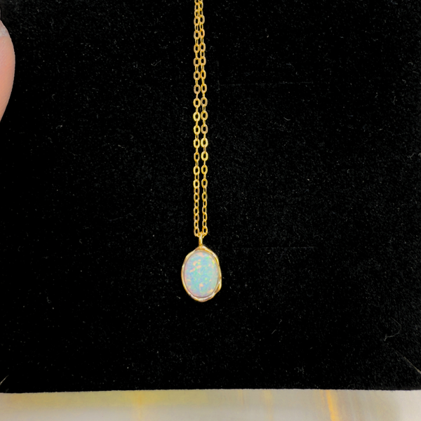 weisser Kristall Opal Anhänger, mit Halskette, Gold