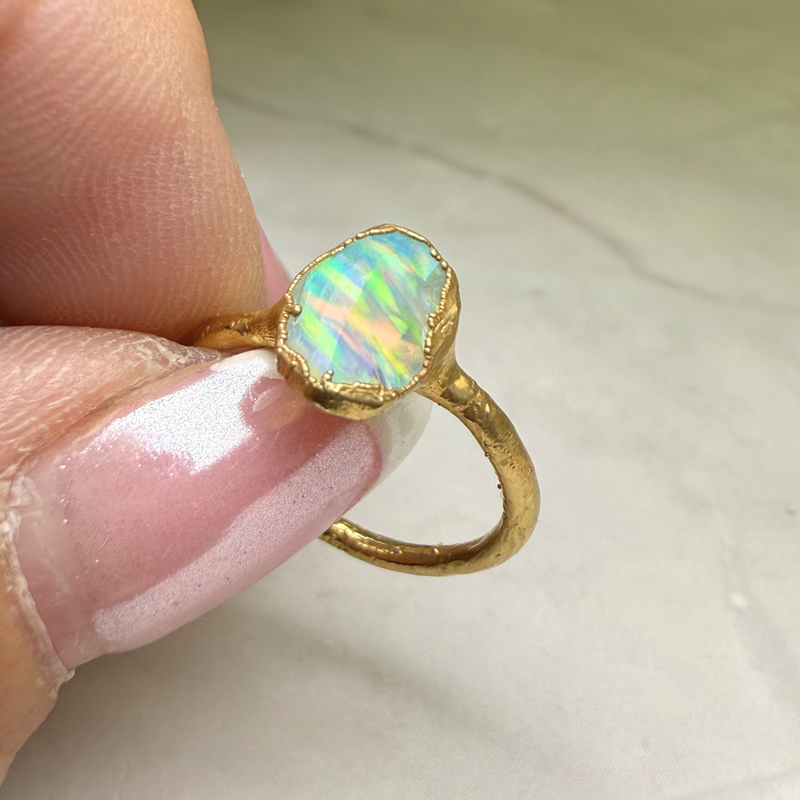 Ring Roh Opal aus Mexiko, Gold plattiert, Größe 52