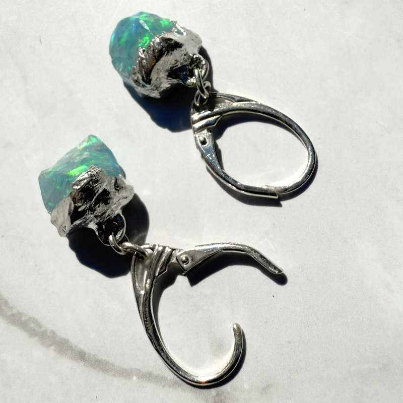 Klapp-Ohrringe rohem Kristall Opal, Silber925