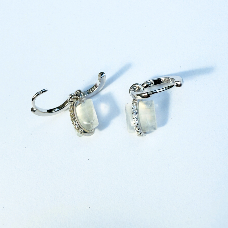Creolen Ohrringe mit Mondstein und kleinen Zirkonia, Silber925