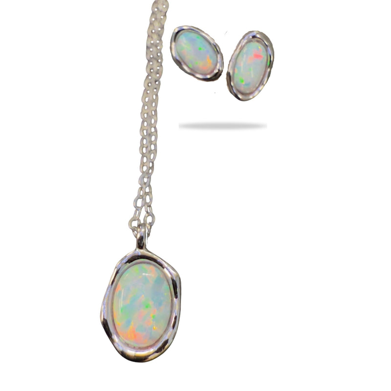 Weiße kleine Kristall Opal Ohrstecker, Silber925
