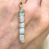 Opalstücke auf Platte, mit/ohne Kette, Gold