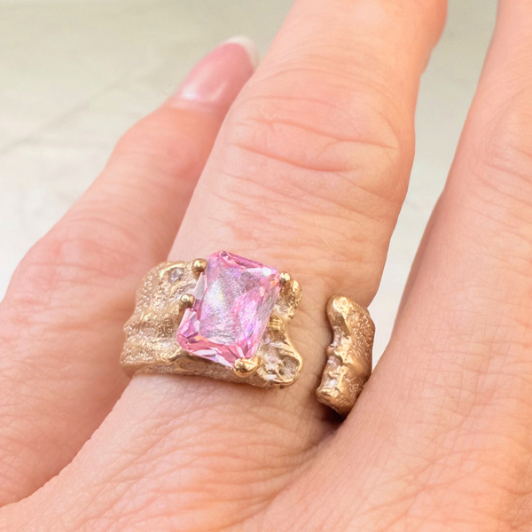 Breiter Ring mit Rosa Zirkonia, Silber durchscheinend - leicht 24k vergoldet, verstellbar