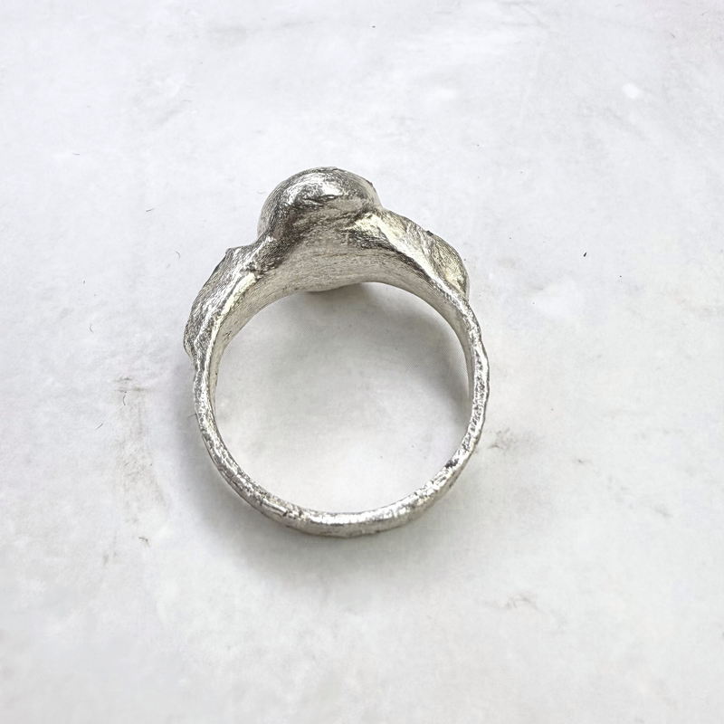 Ring Saphir und 2 Opalen, Silber, Größe 59
