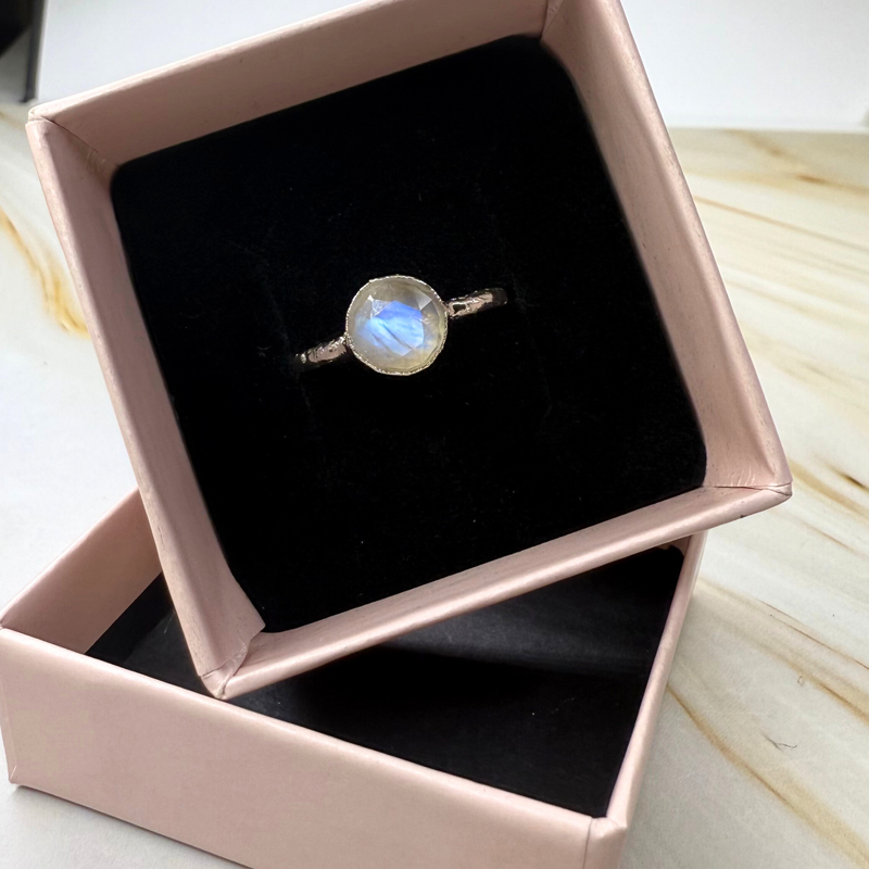 Ring Mondstein, Silber, Größe 52