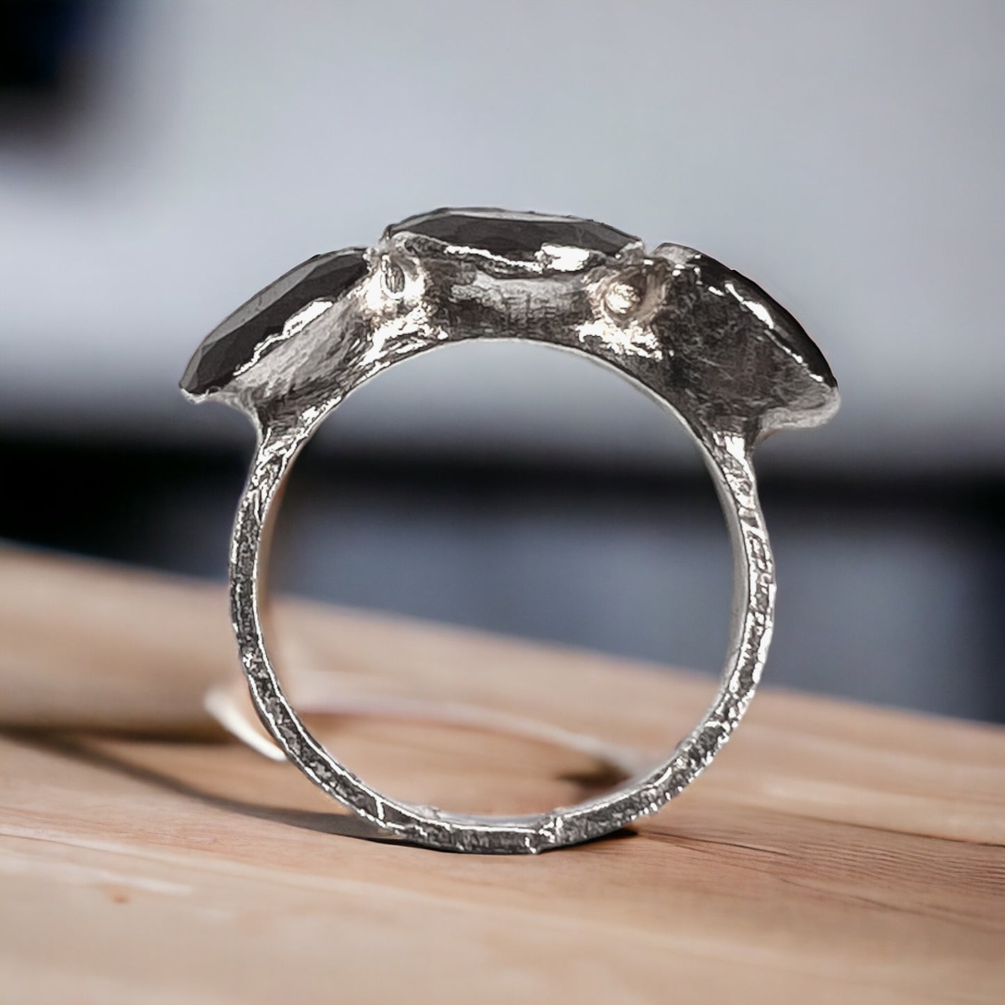 Ring mit 3 Saphire Cabochon facettiert, Silber, Größe 52