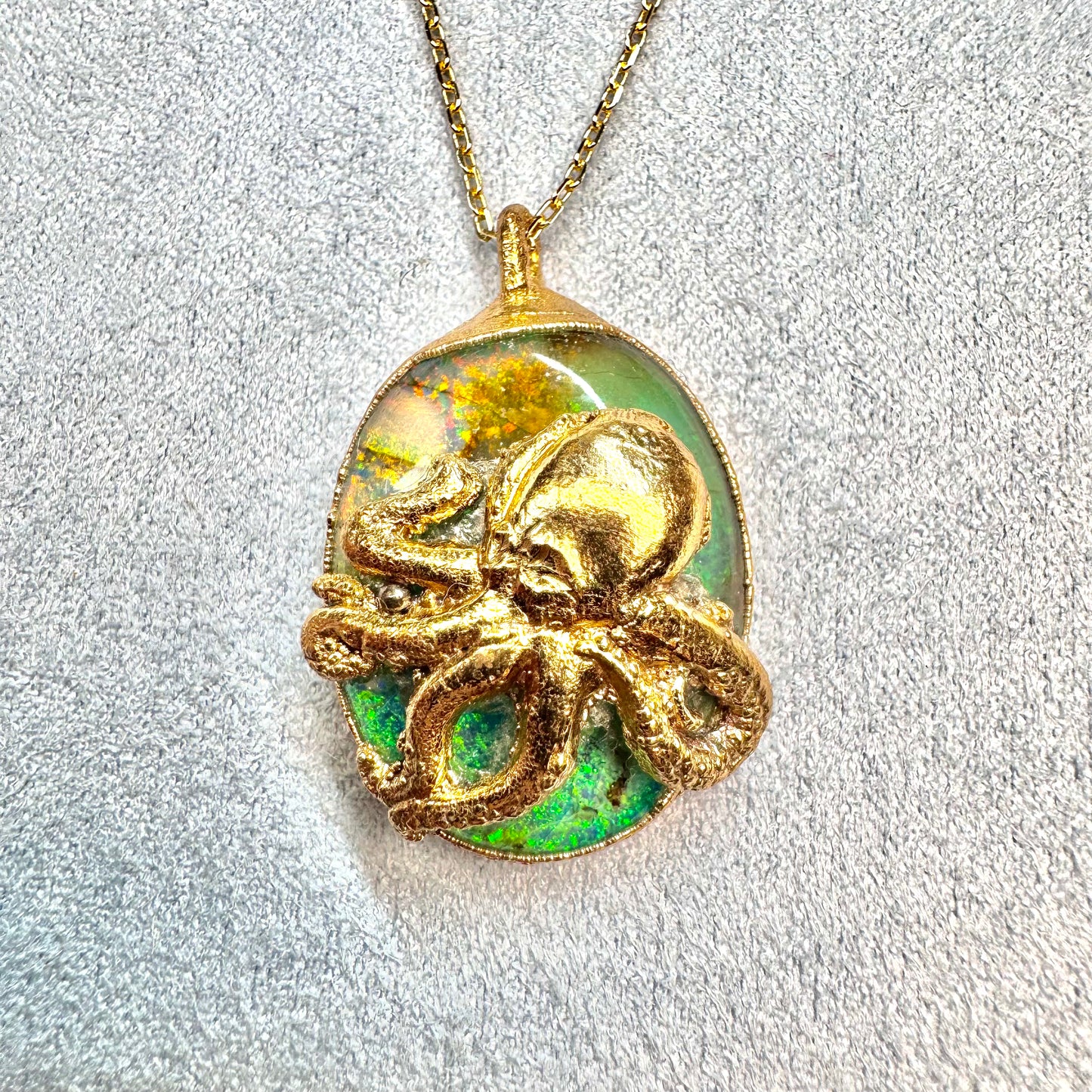 Sterling Monarch Kristall-Opal mit Oktopus, Gold pl.
