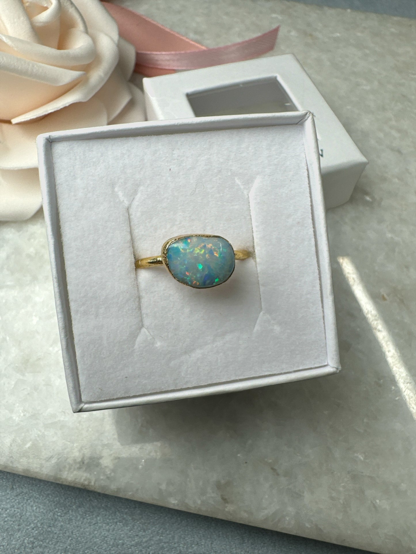 Ring mit Australischen Opal, Silber -  Gold plattiert, Größe 58